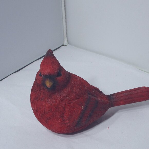 Red Cardinal Sitting Bird Figurine Resin Figure - Picture 5 of 5